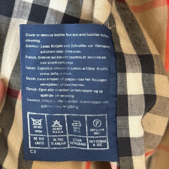 Burberry Men’s Vintage Trench Coat - size medium- great condition- authentic - Picture 14 of 16